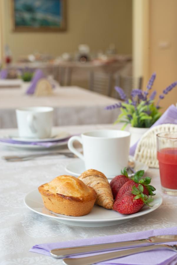 Villa Domus Salento Suites & Rooms Con Parcheggio Privato In Loco レッチェ エクステリア 写真