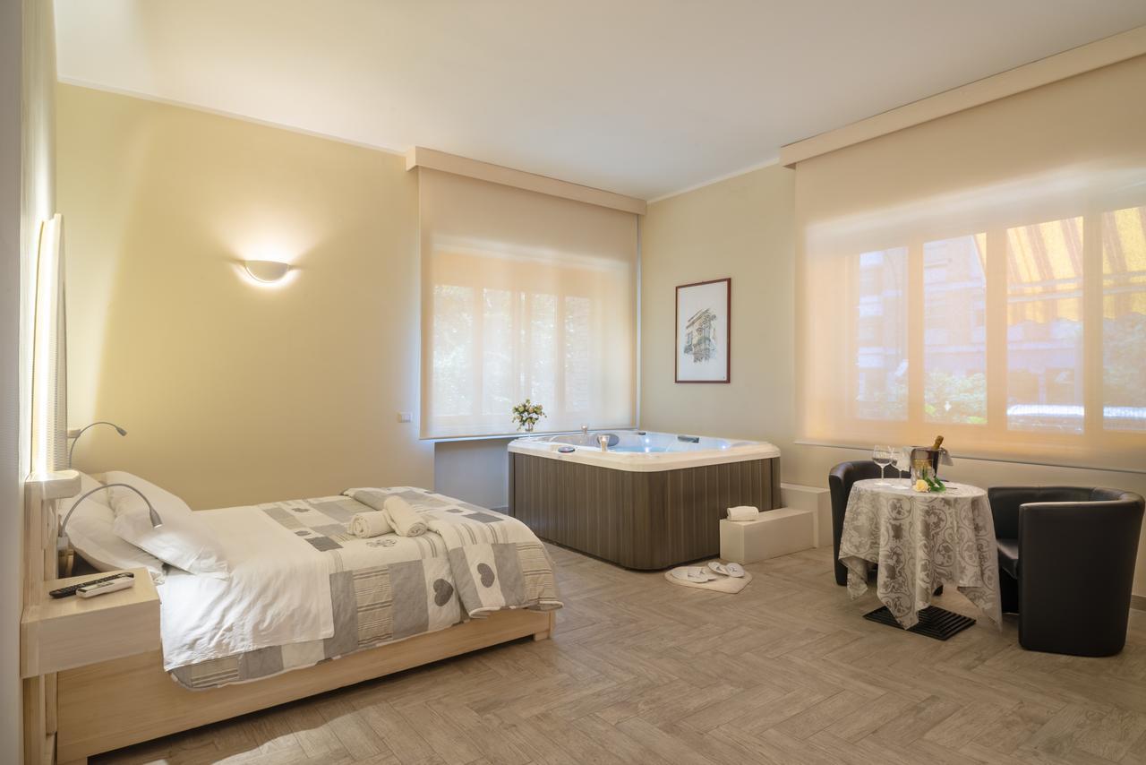 Villa Domus Salento Suites & Rooms Con Parcheggio Privato In Loco レッチェ エクステリア 写真