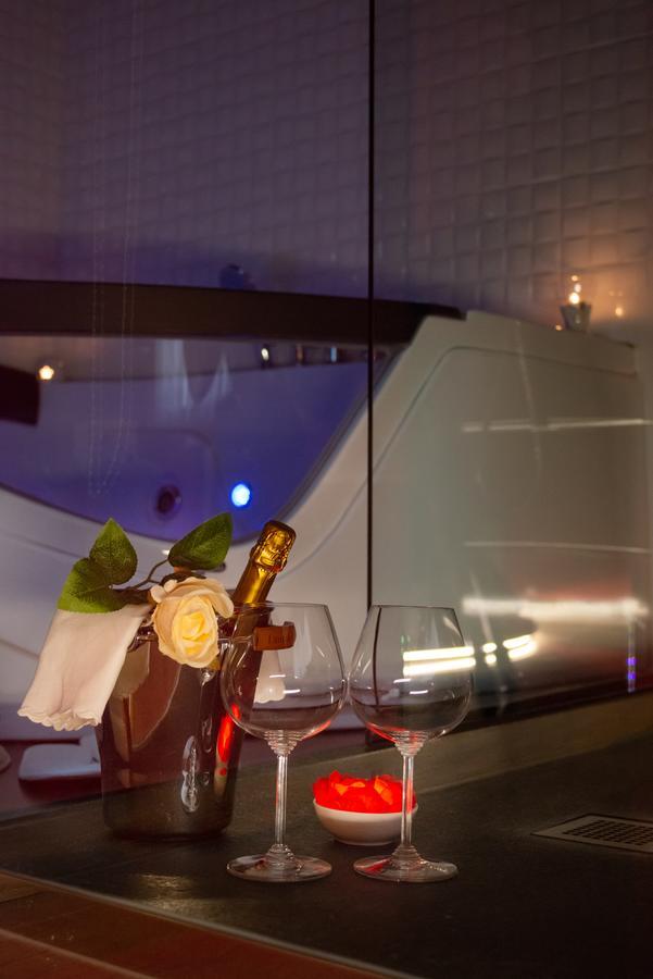 Villa Domus Salento Suites & Rooms Con Parcheggio Privato In Loco レッチェ エクステリア 写真