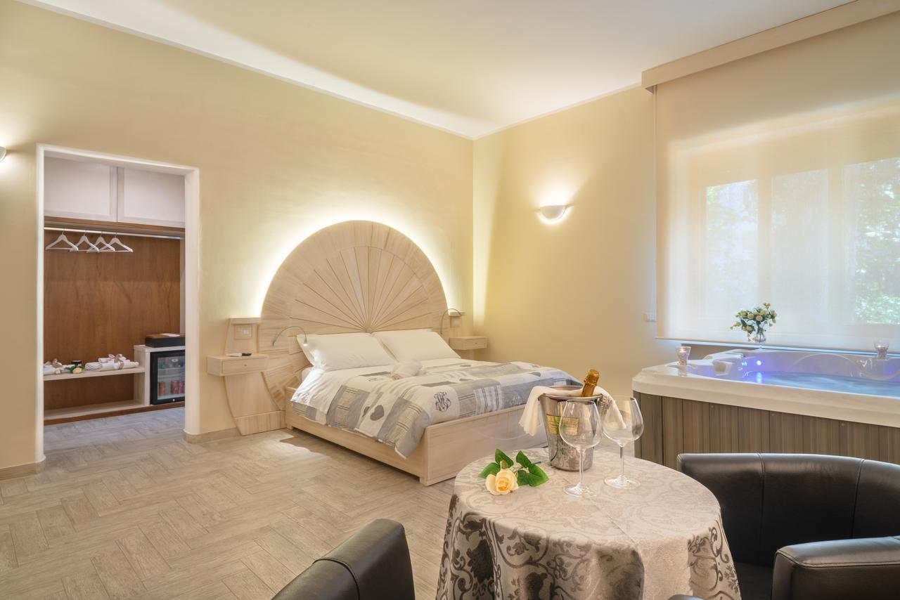 Villa Domus Salento Suites & Rooms Con Parcheggio Privato In Loco レッチェ エクステリア 写真