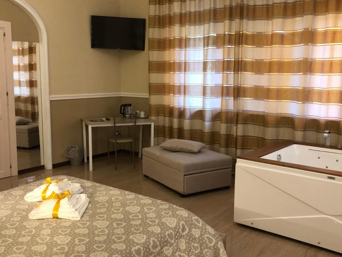 Villa Domus Salento Suites & Rooms Con Parcheggio Privato In Loco レッチェ エクステリア 写真